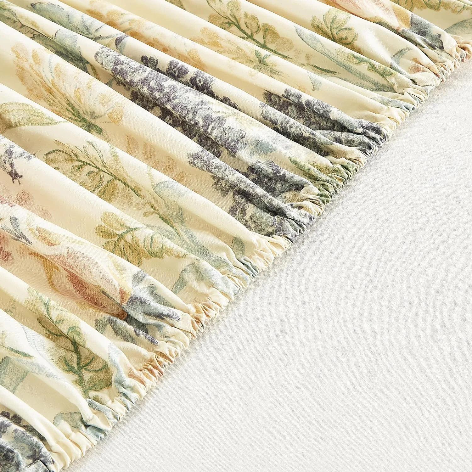 Chezmoi Collection Alyssa 4-Piece Floral Medallion Garden Bed Sheet Set - Multicolor Blue Green Red Yellow White Printed Microfiber 14-Inches Deep Pocket Sheets & Pillowcases Set, King