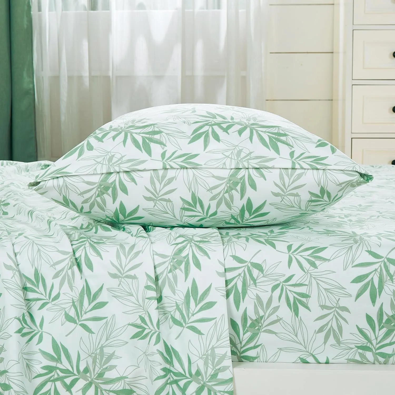 Chezmoi Collection Elder 4-Piece Floral Leaves Bed Sheet Set - Green White Leaves Printed Microfiber 14-Inches Deep Pocket Sheets & Pillowcases Set, King