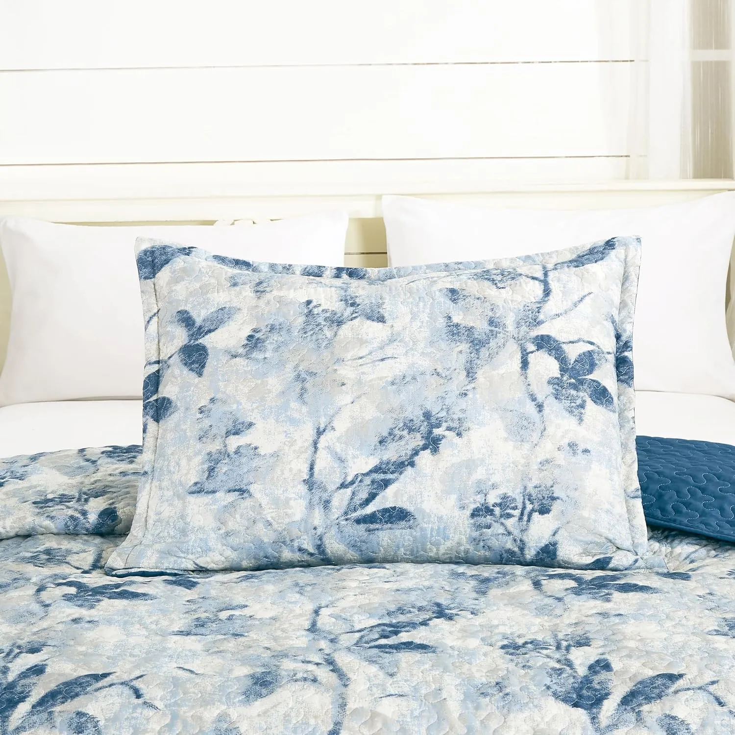 Chezmoi Collection Monica 3-Piece Tropical Floral Quilt Set Queen - Blue Gray White Textured Floral Printed Microfiber Lightweight Bedspread Set for All Season