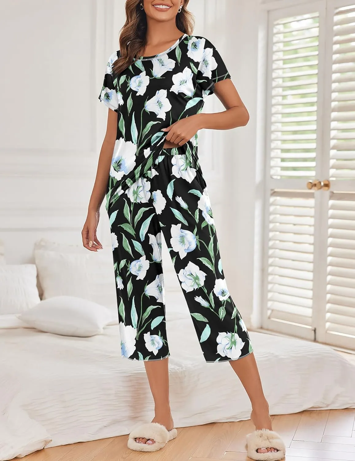 Ekouaer Women's Capri Pajama Sets Floral Print Short Sleeve Sleepwear Top and Capri Pants 2 Piece Loungewear with Pockets
