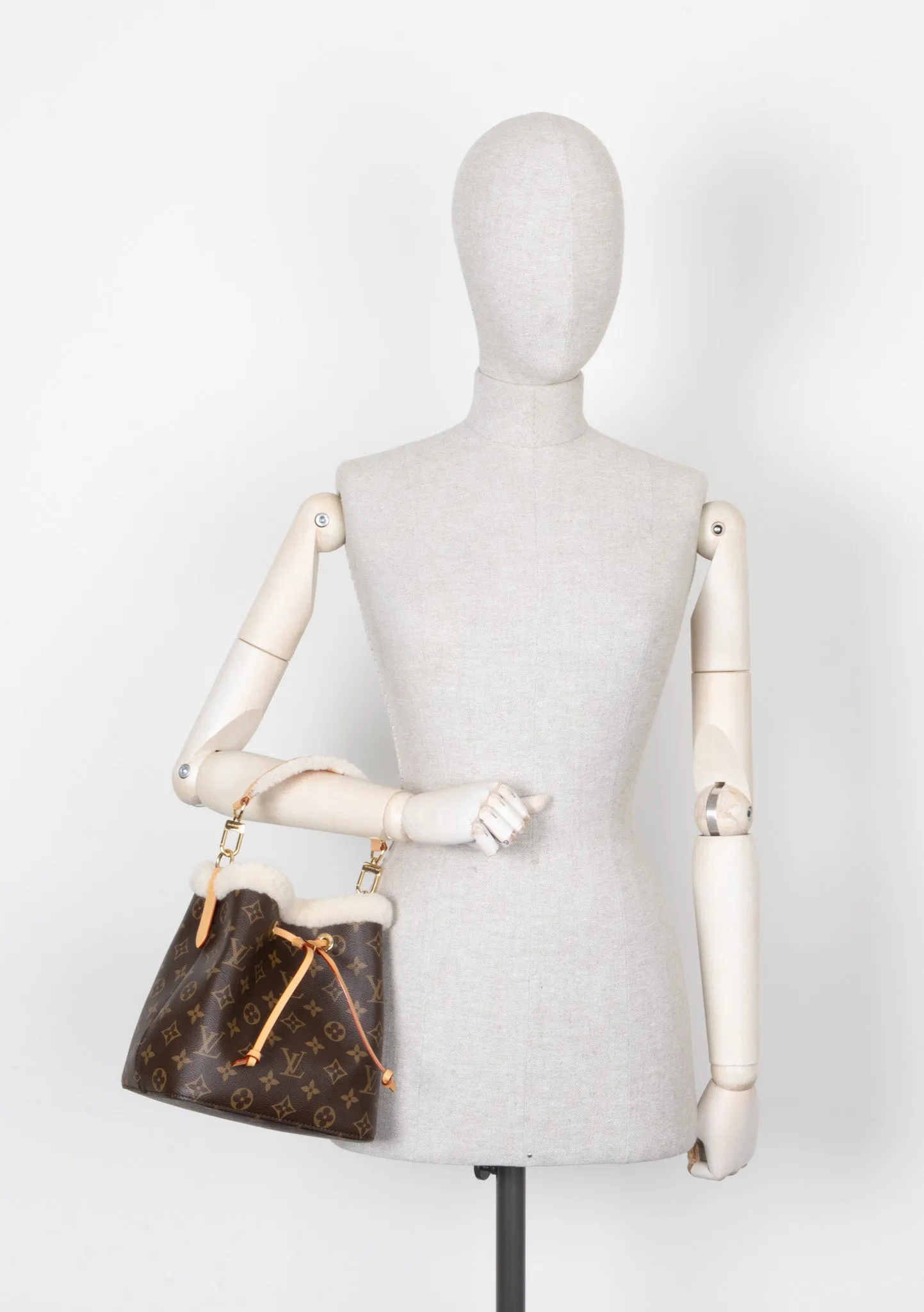LOUIS VUITTON BB Neonoe Shearling Bucket Bag Cozygram Canvas