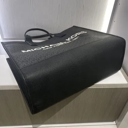 M.I.C.H.A.E.L K.O.R.S Shoulder Tote Bag